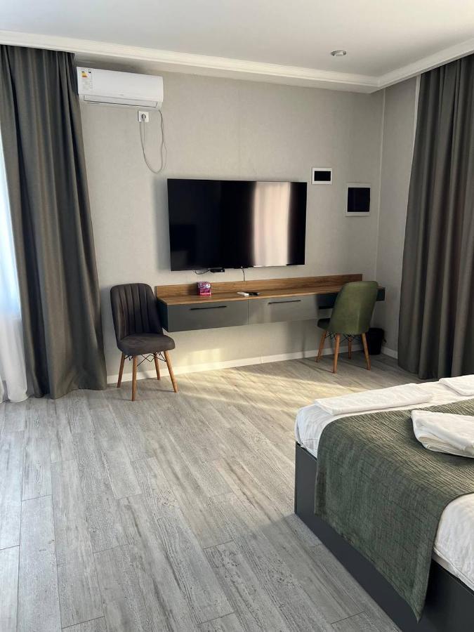 Dosman Hotel Бішкек Екстер'єр фото