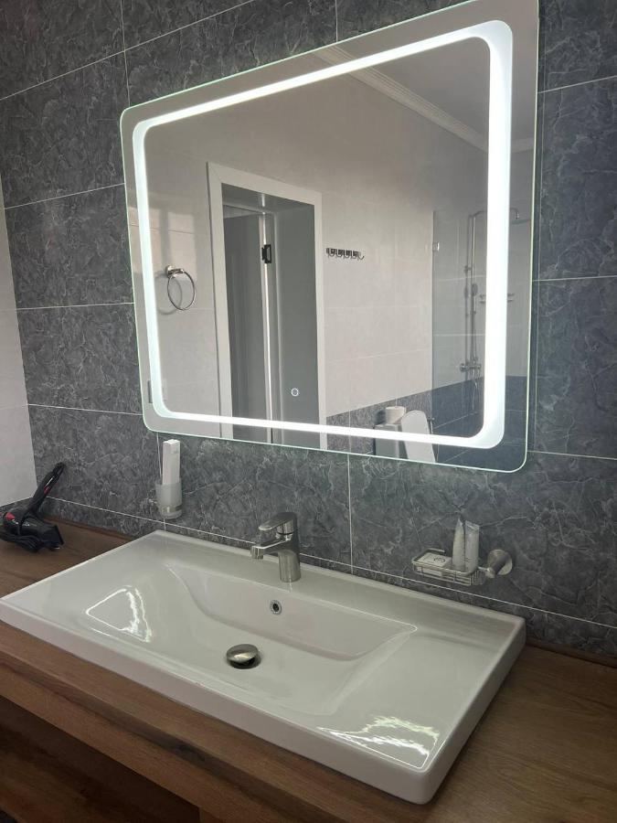 Dosman Hotel Бішкек Екстер'єр фото