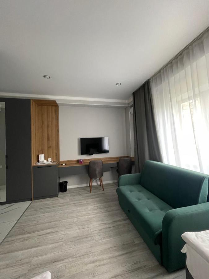 Dosman Hotel Бішкек Екстер'єр фото