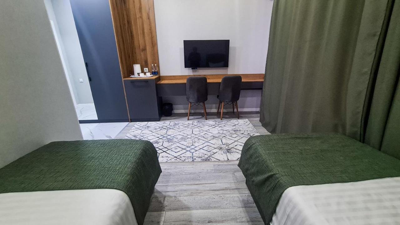 Dosman Hotel Бішкек Екстер'єр фото