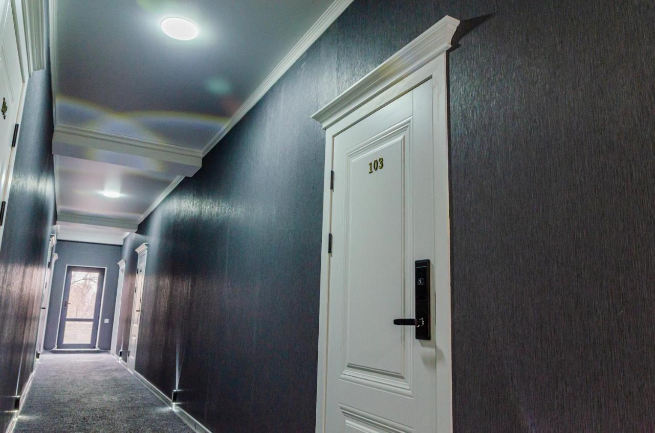 Dosman Hotel Бішкек Екстер'єр фото