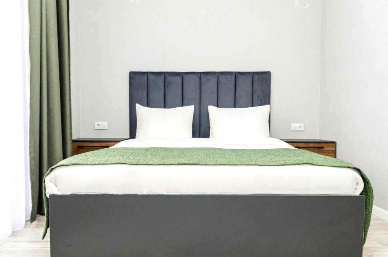 Dosman Hotel Бішкек Екстер'єр фото