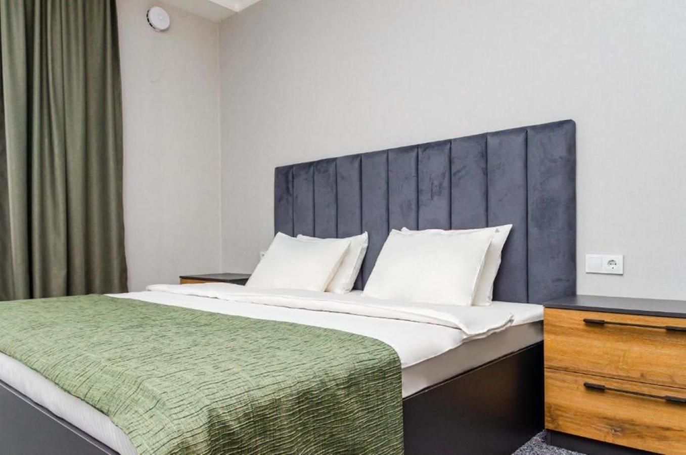 Dosman Hotel Бішкек Екстер'єр фото