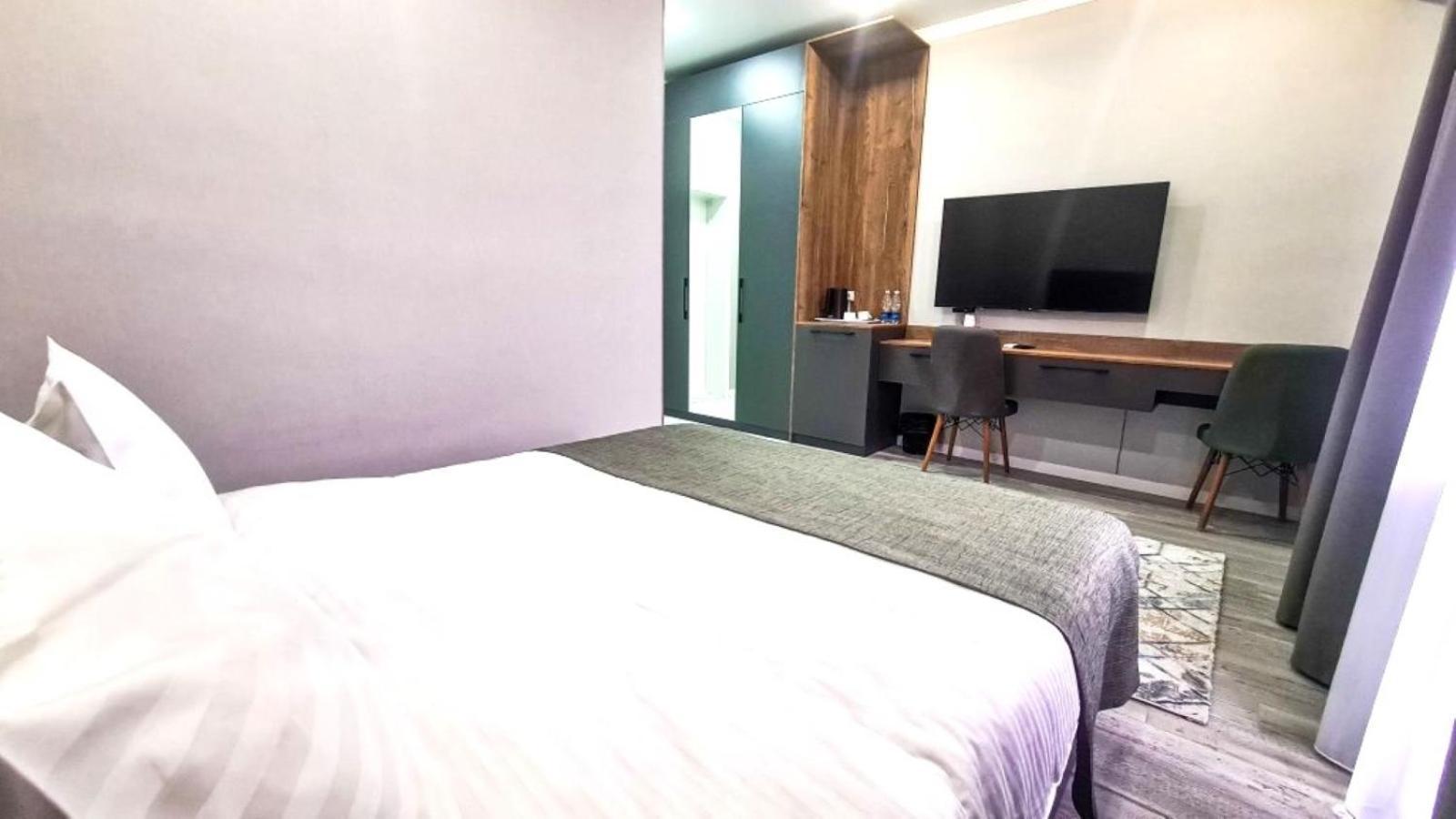 Dosman Hotel Бішкек Екстер'єр фото