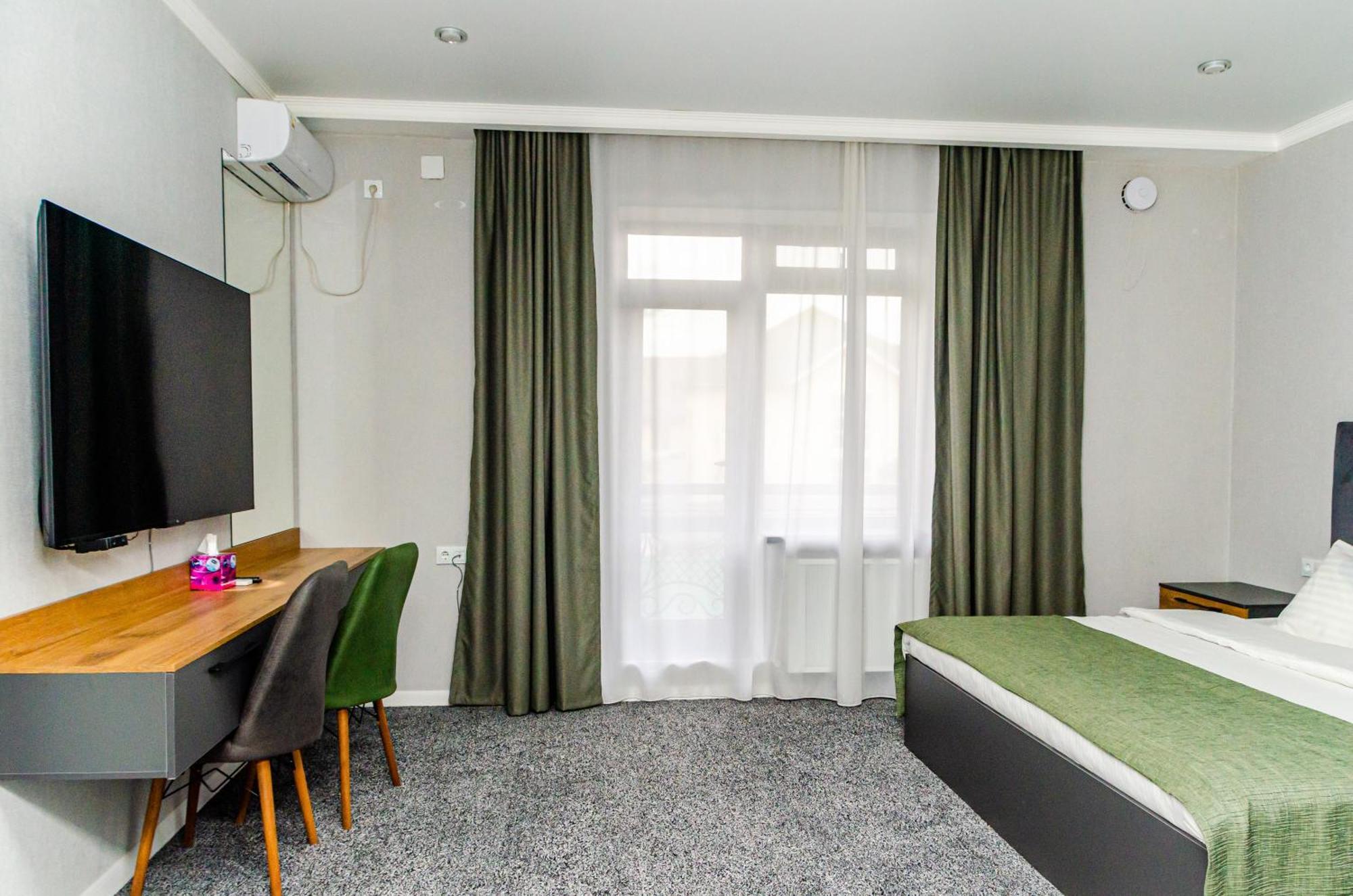 Dosman Hotel Бішкек Екстер'єр фото
